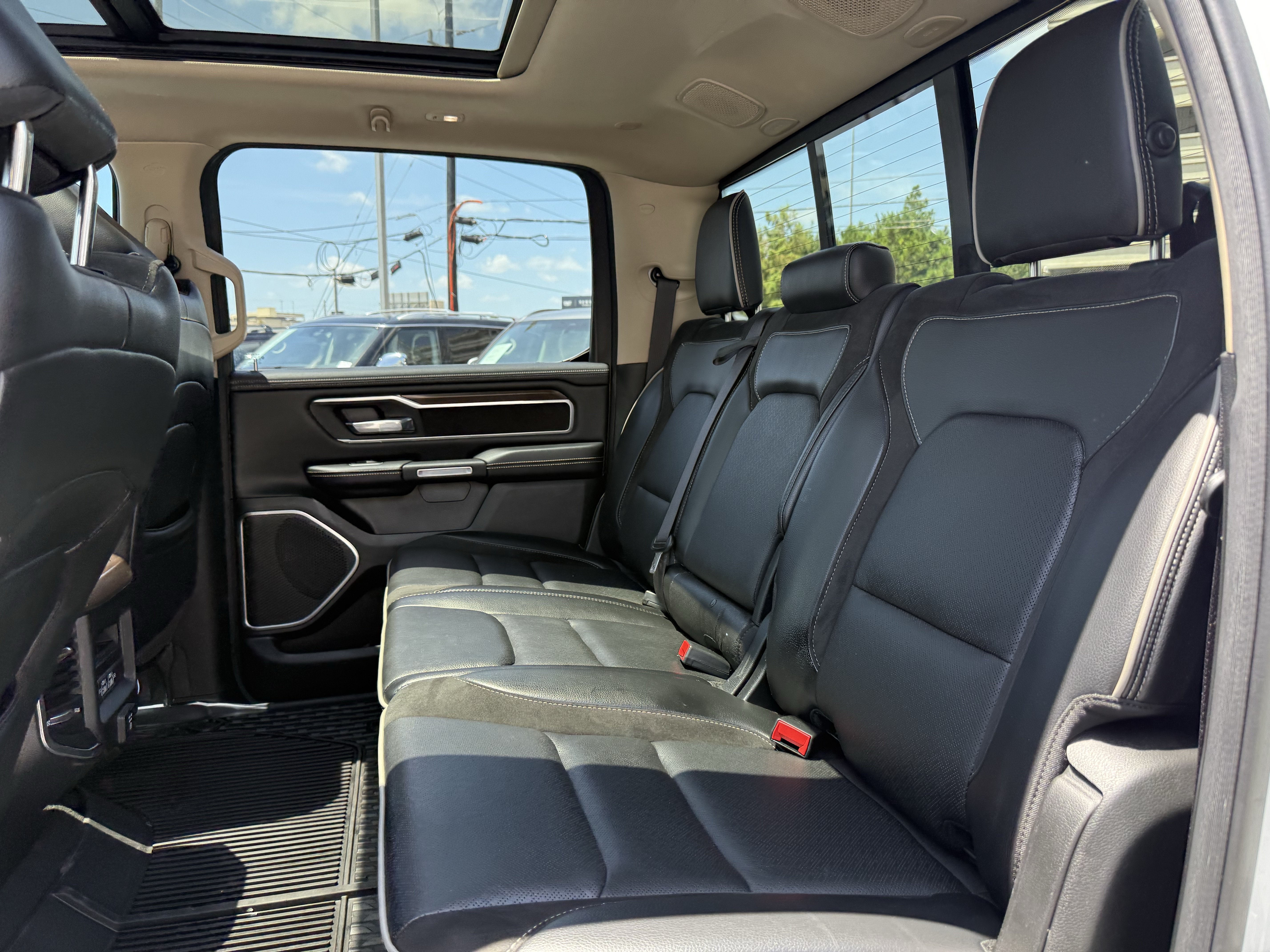 Used 2021 RAM 1500 Laramie RWD image 15