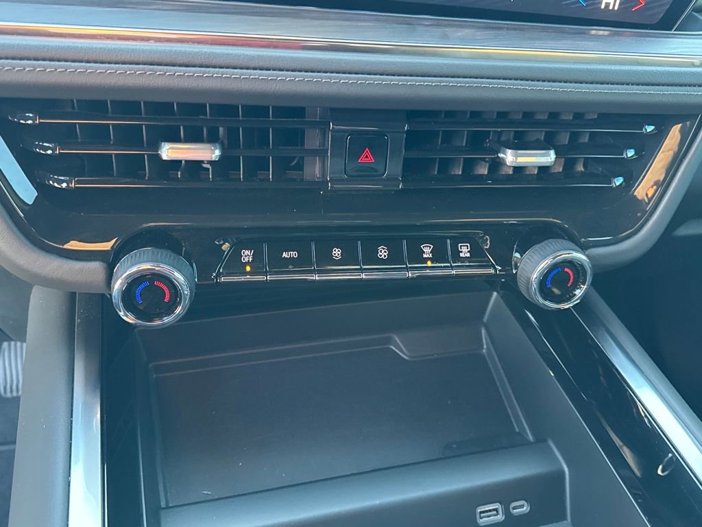 Used 2025 Chevrolet Suburban LS image 21