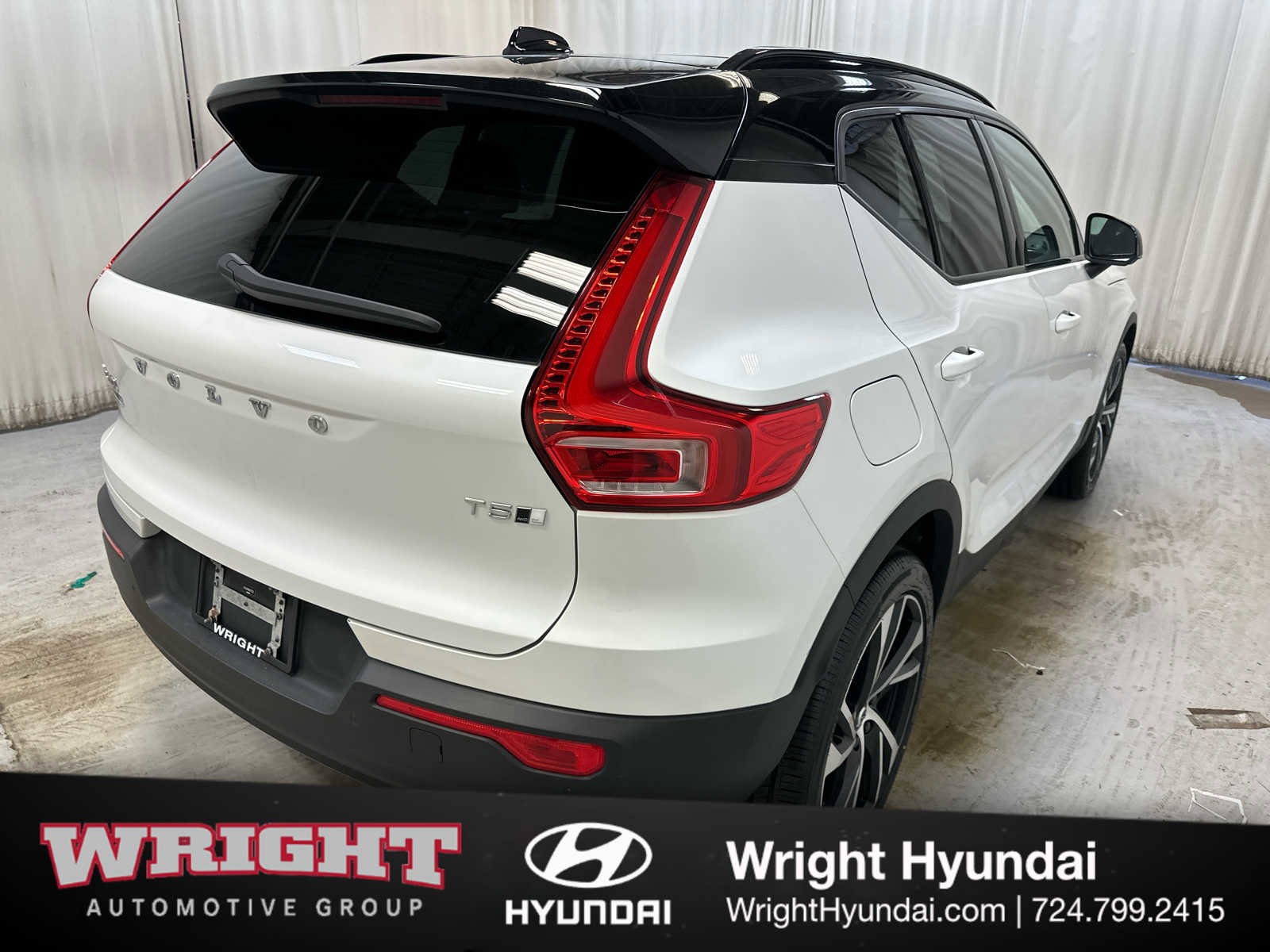 Used 2022 Volvo XC40 T5 R-Design AWD/4WD image 6