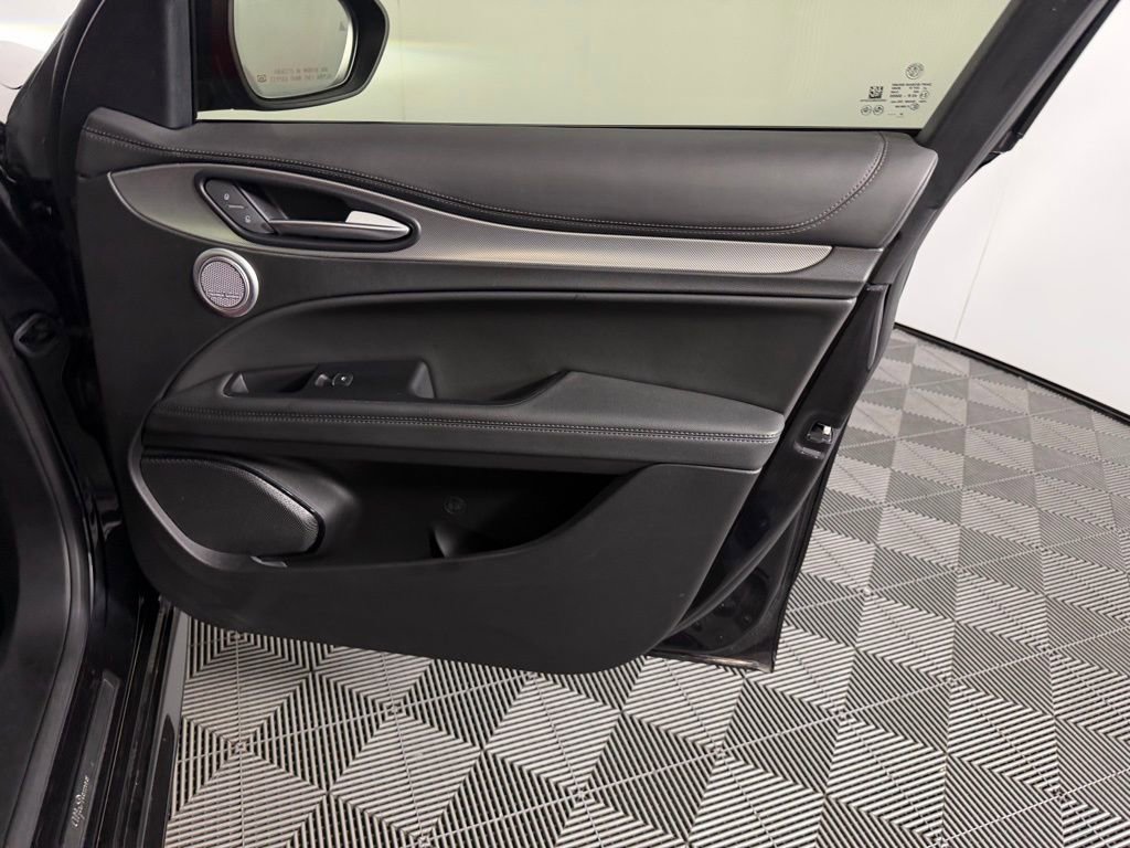 Used 2024 Alfa Romeo Stelvio Veloce image 31