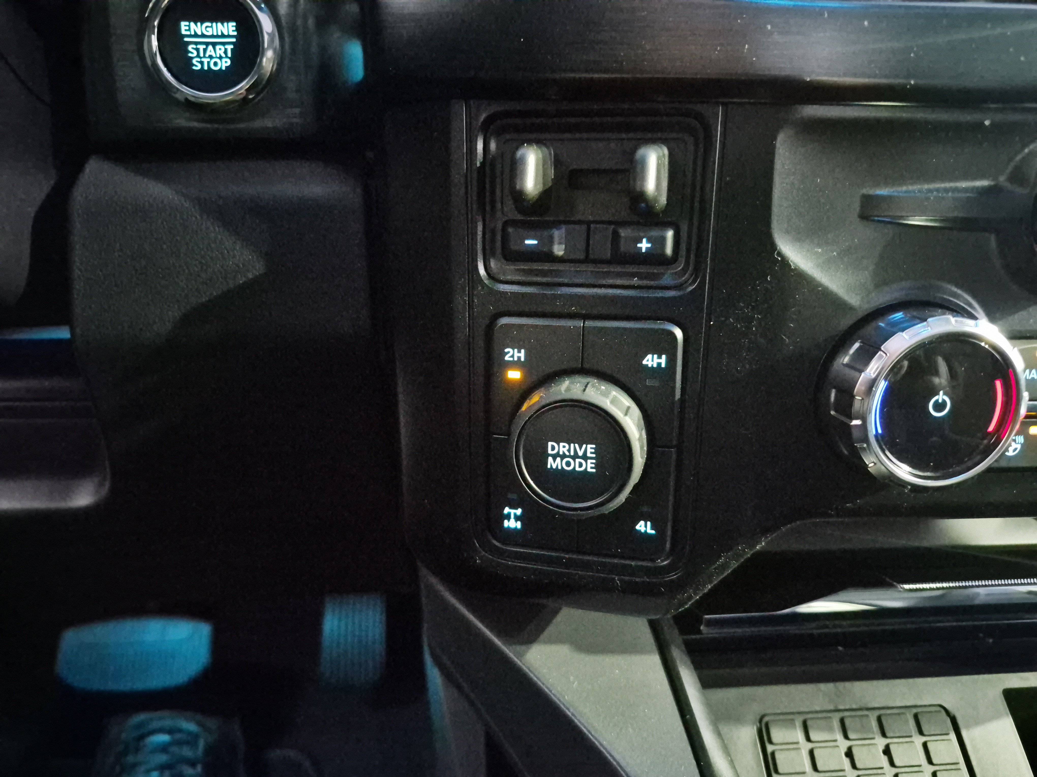 New 2026 Ford F250 Lariat w/ Black Appearance Package image 36