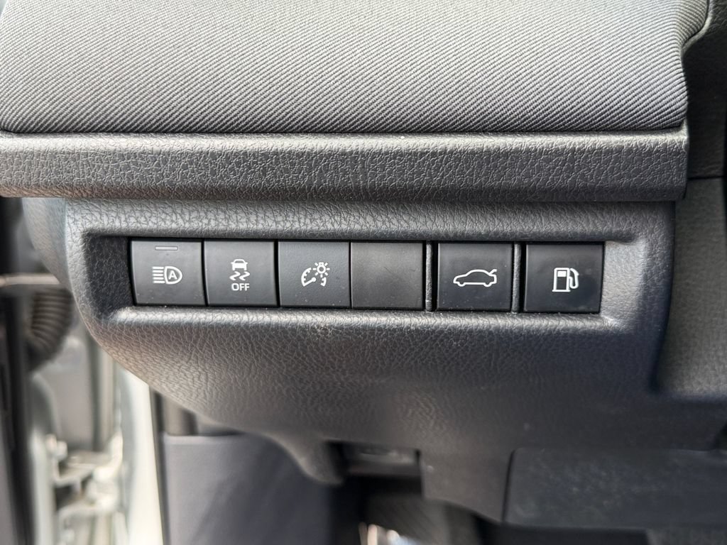 Used 2025 Toyota Camry LE FWD image 31