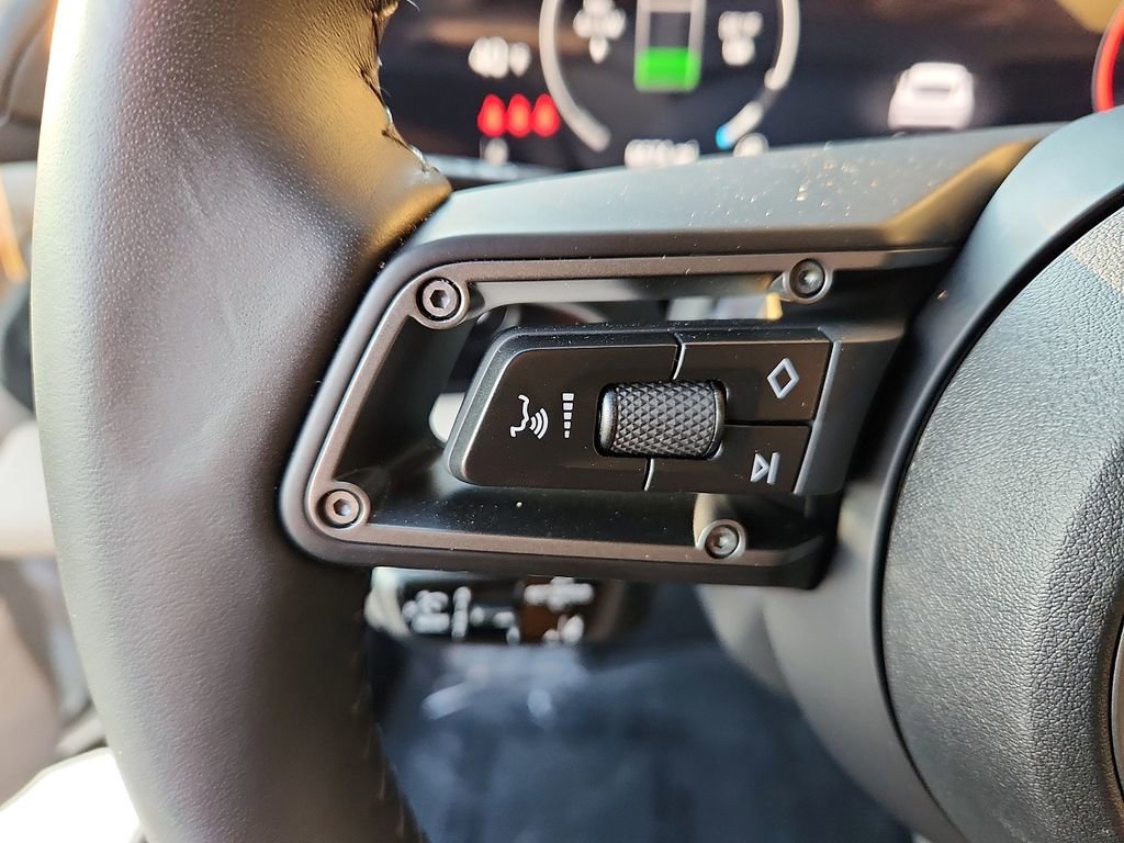 Used 2025 Porsche Taycan image 20