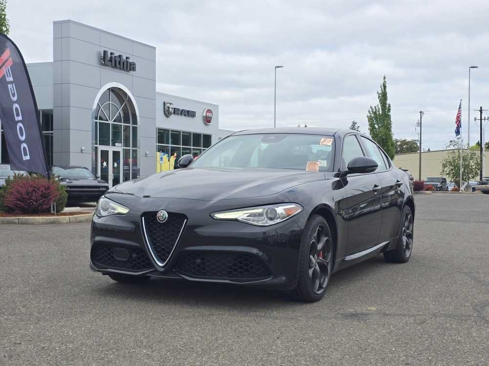 Used 2020 Alfa Romeo Giulia Ti Sport w/ Quick Order Package 22S Sport AWD/4WD image 8