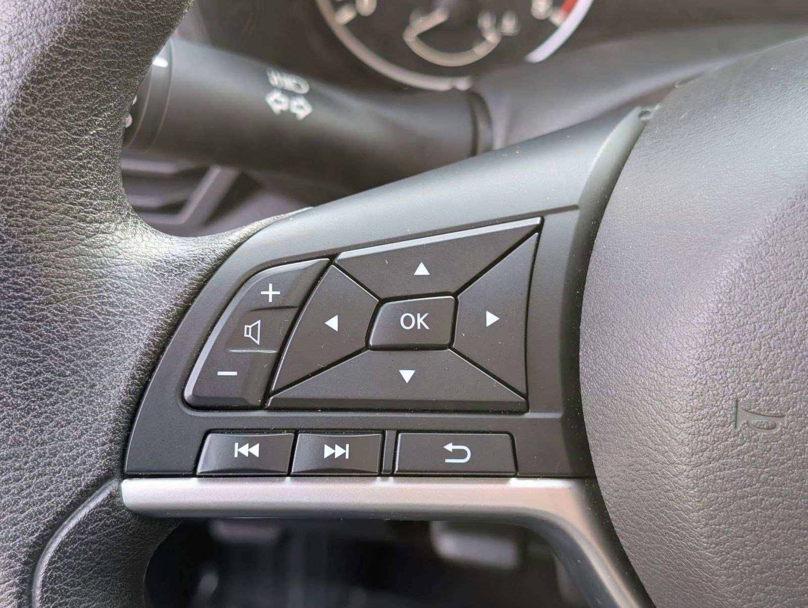 Used 2024 Nissan Altima 2.5 SV image 17