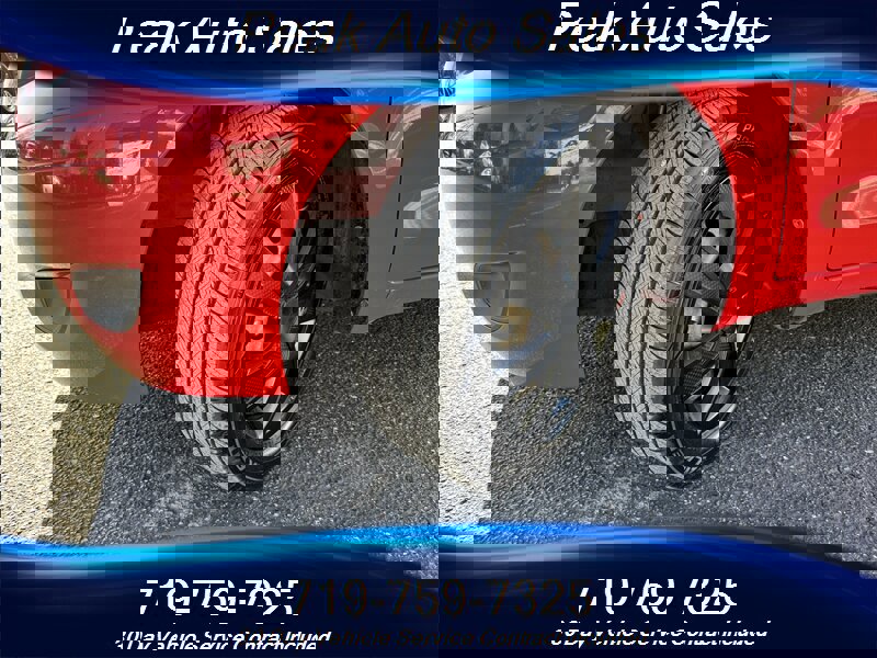 Used 2010 Toyota Yaris 4-Door Hatchback image 9