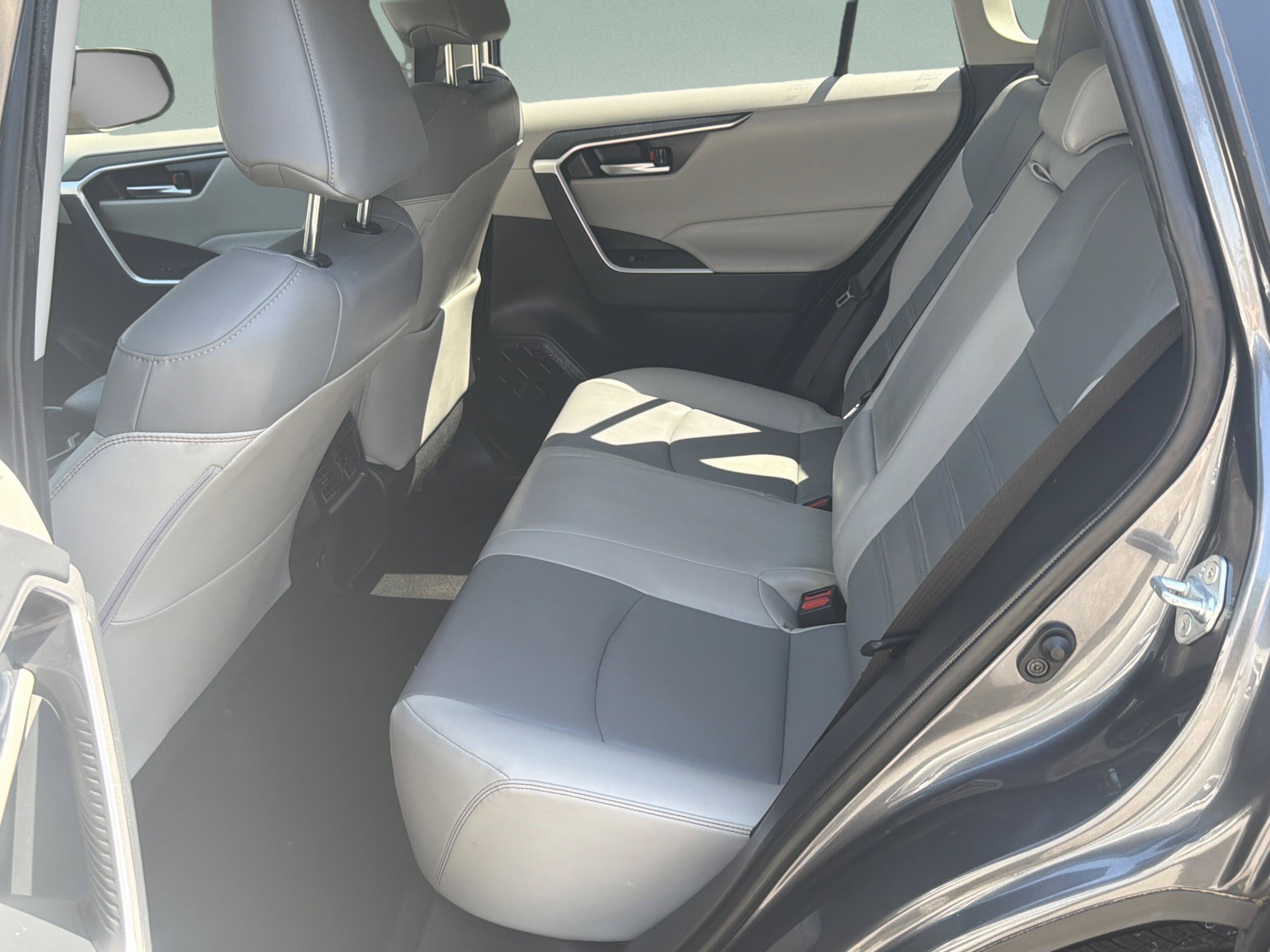 Used 2019 Toyota RAV4 XLE Premium FWD image 20