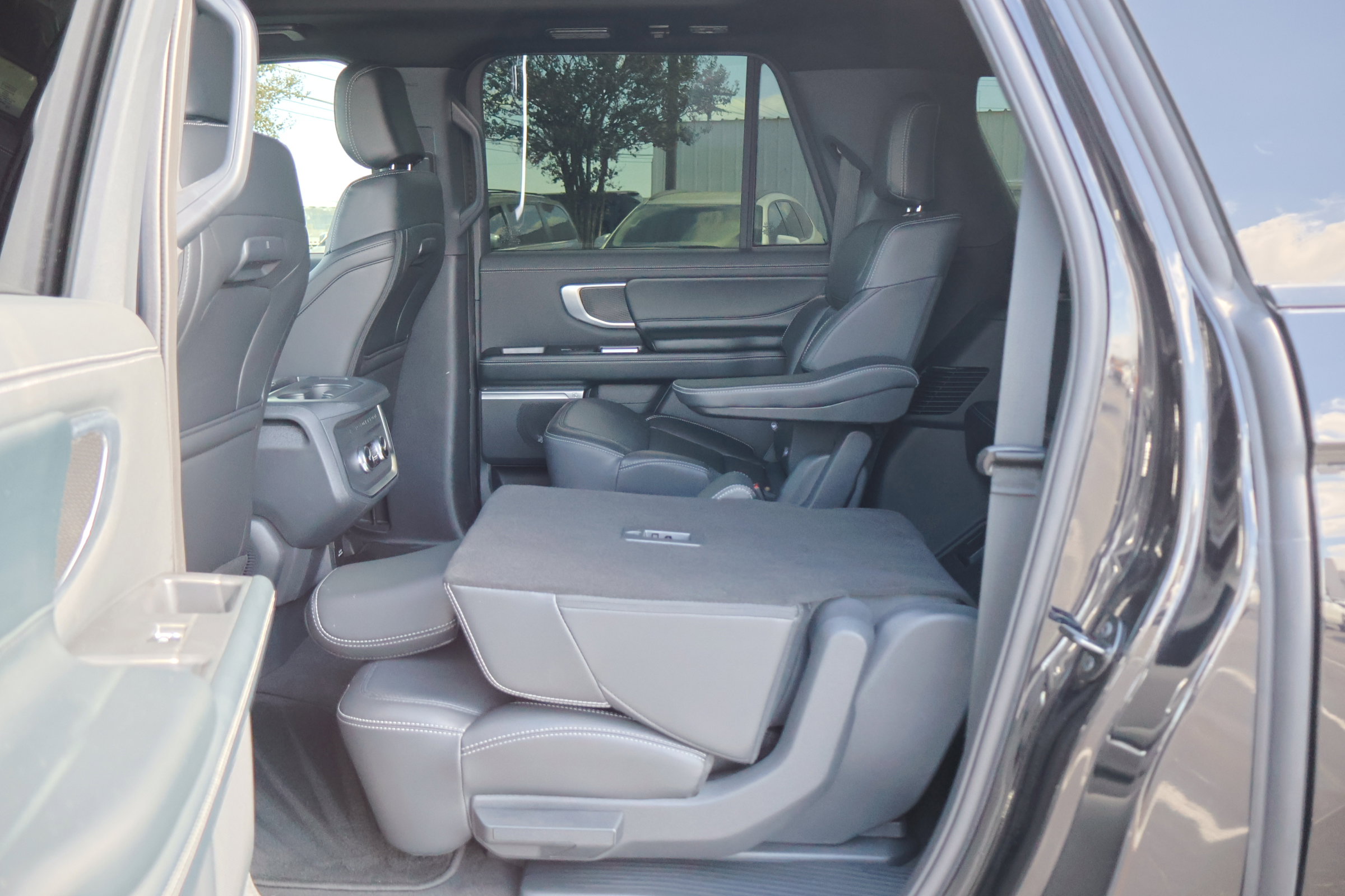 Certified 2025 Ford Expedition Max Platinum w/ Stealth Appearance Package image 29