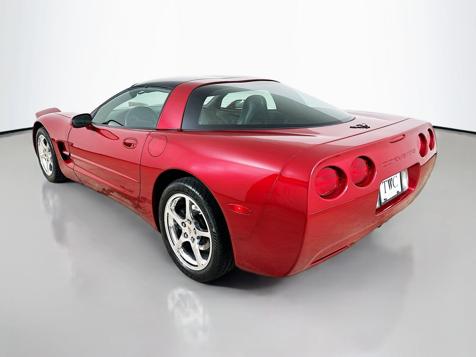Used 2002 Chevrolet Corvette Coupe w/ Preferred Equipment Group2 RWD image 7