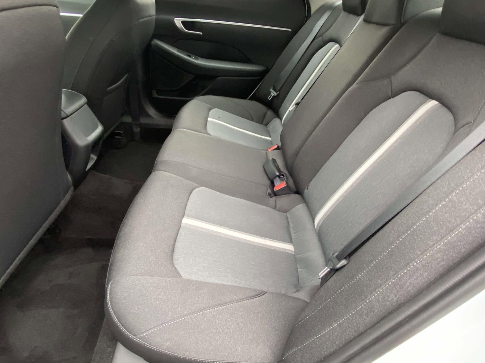 Used 2021 Hyundai Sonata SE w/ Preferred Accessory Package image 11