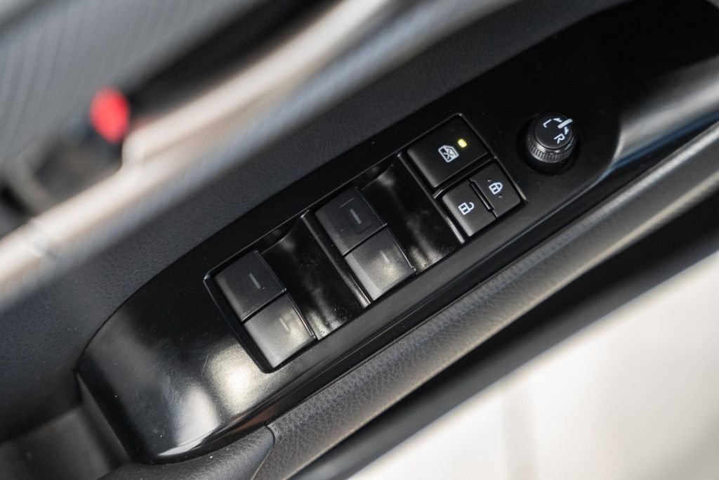 Used 2025 Toyota Camry SE image 37