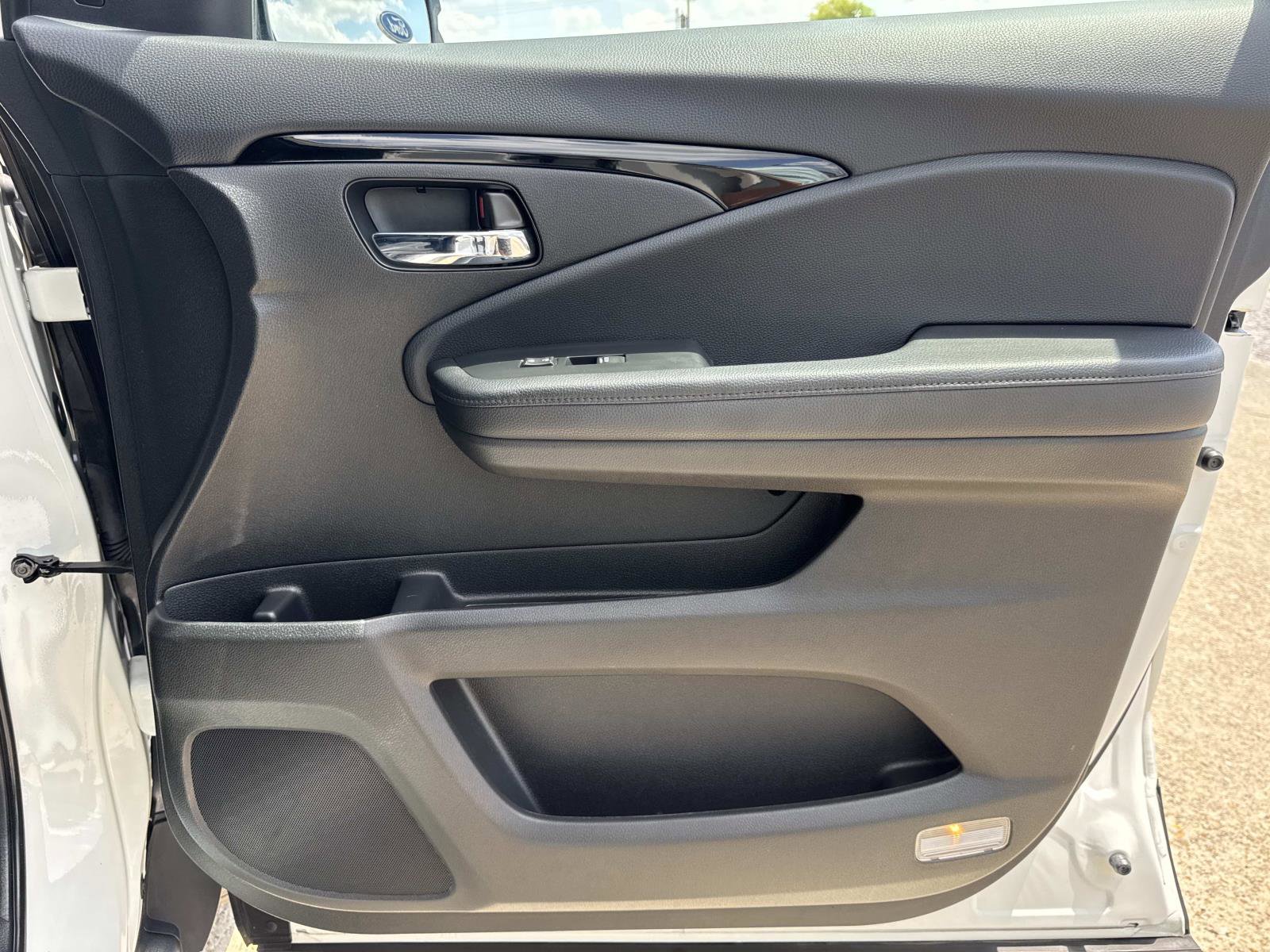 Used 2020 Honda Pilot Touring image 14