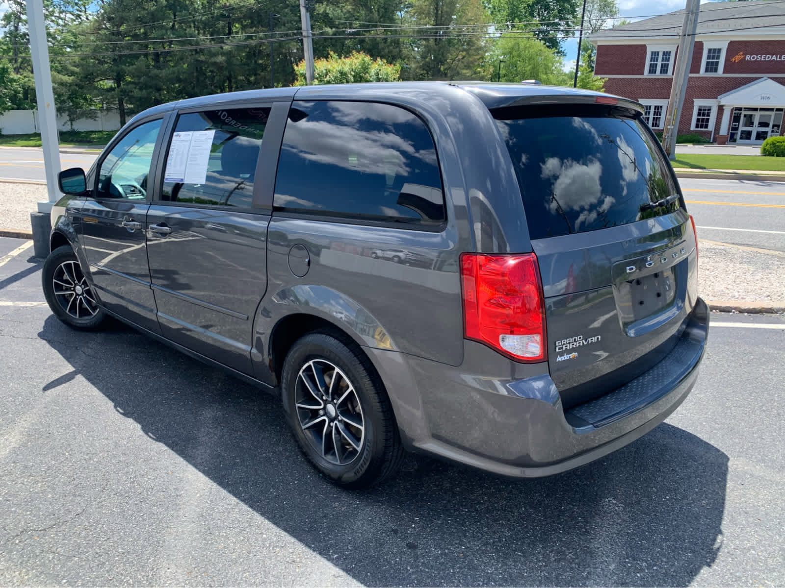 Used 2015 Dodge Grand Caravan SXT w/ Blacktop Package FWD image 4
