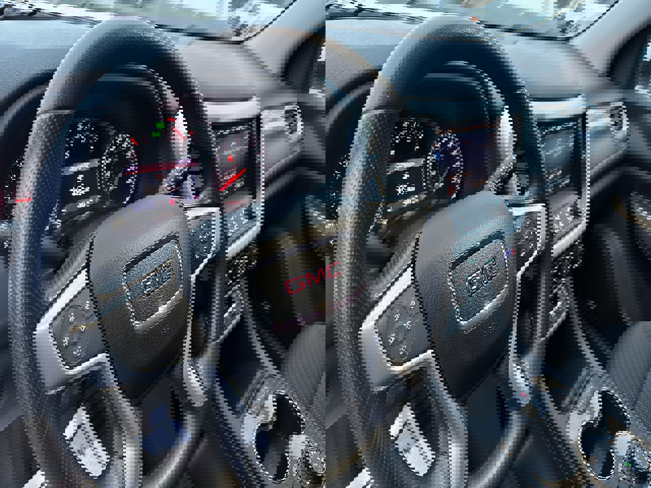 Used 2023 GMC Acadia SLE w/ Driver Convenience Package image 11