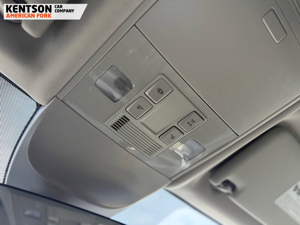 Used 2025 Volkswagen Taos SE image 33