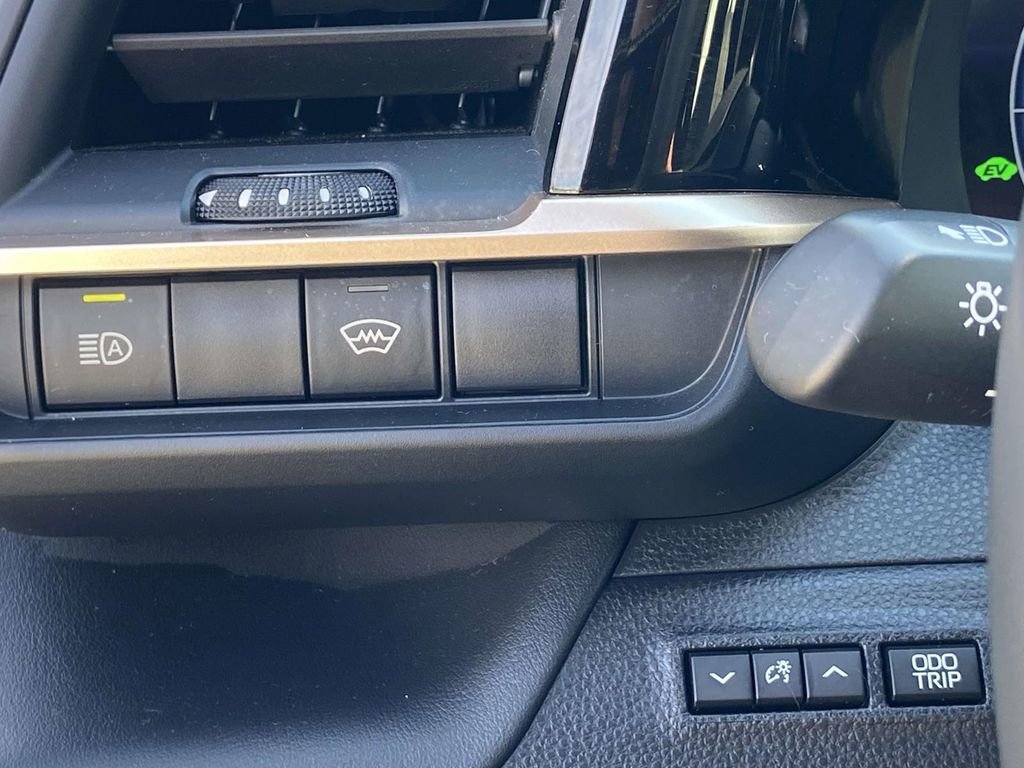 Used 2023 Toyota Crown Limited image 33