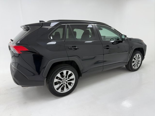Used 2022 Toyota RAV4 XLE Premium image 41