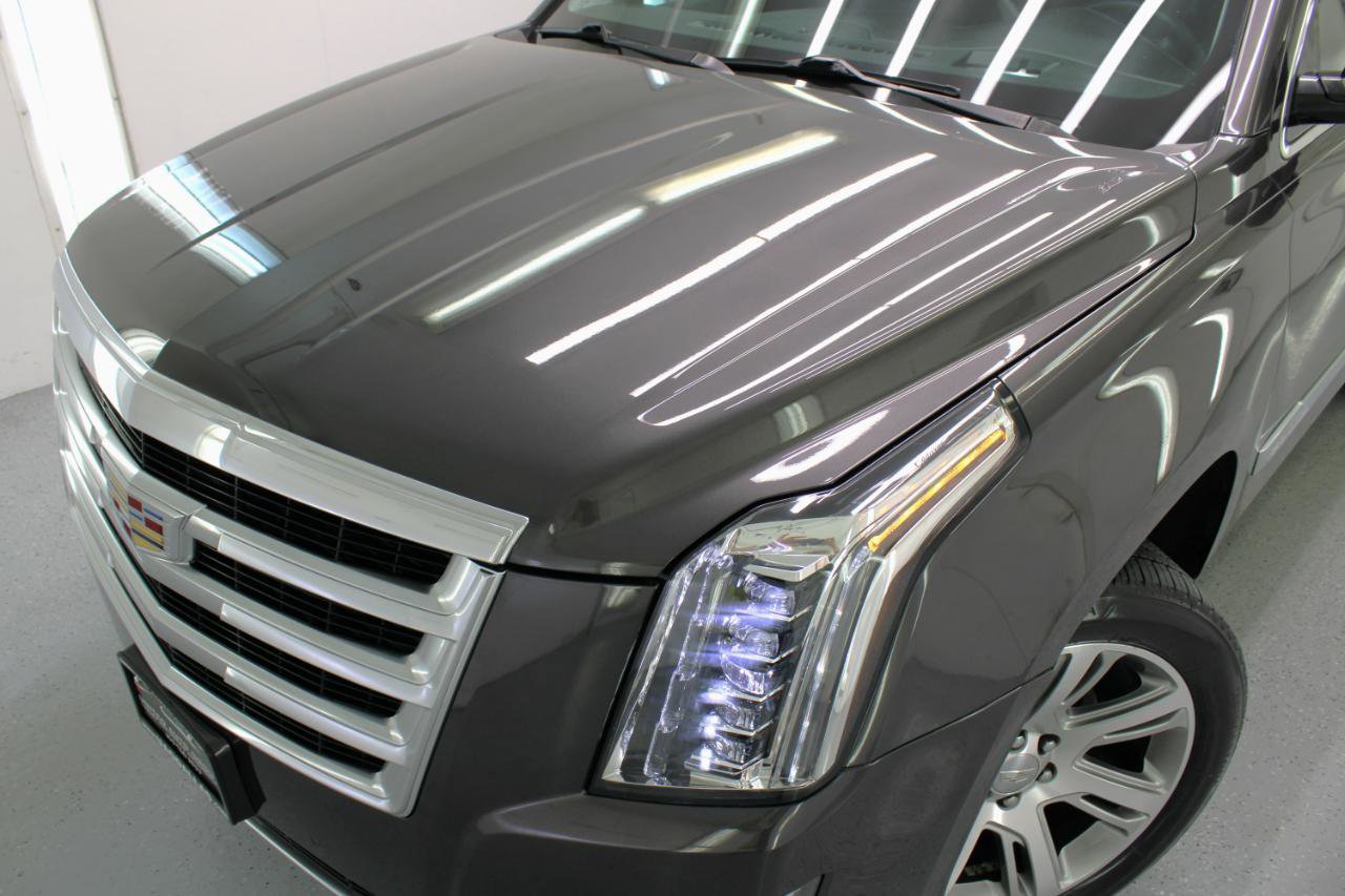 Used 2018 Cadillac Escalade Premium Luxury image 17