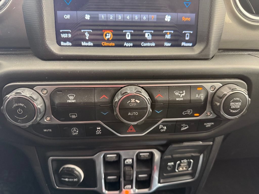 Used 2018 Jeep Wrangler Unlimited Sahara AWD/4WD image 18