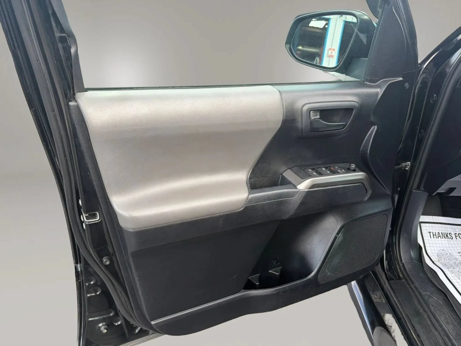 Used 2019 Toyota Tacoma SR5 AWD/4WD image 21