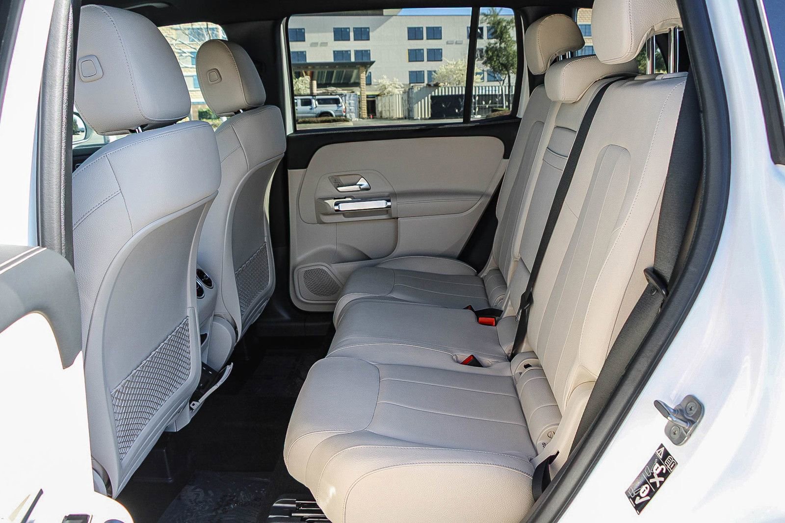 Certified 2025 Mercedes-Benz GLB 250 4MATIC image 18