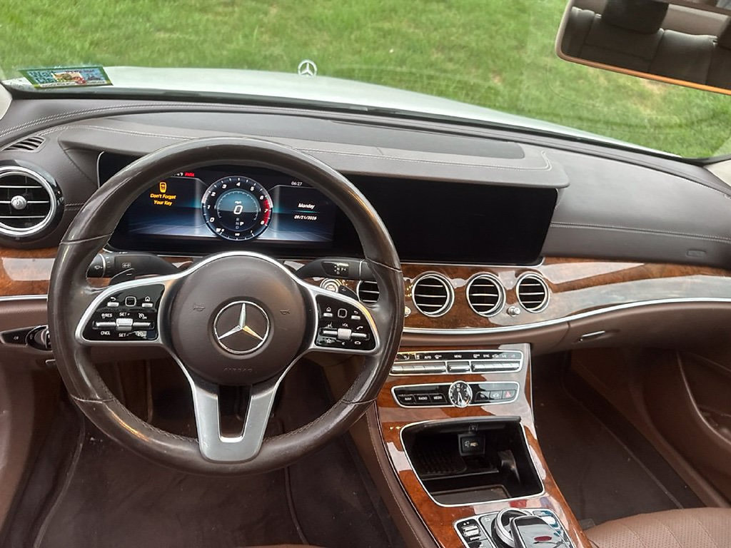Used 2020 Mercedes-Benz E 350 4MATIC Sedan image 3
