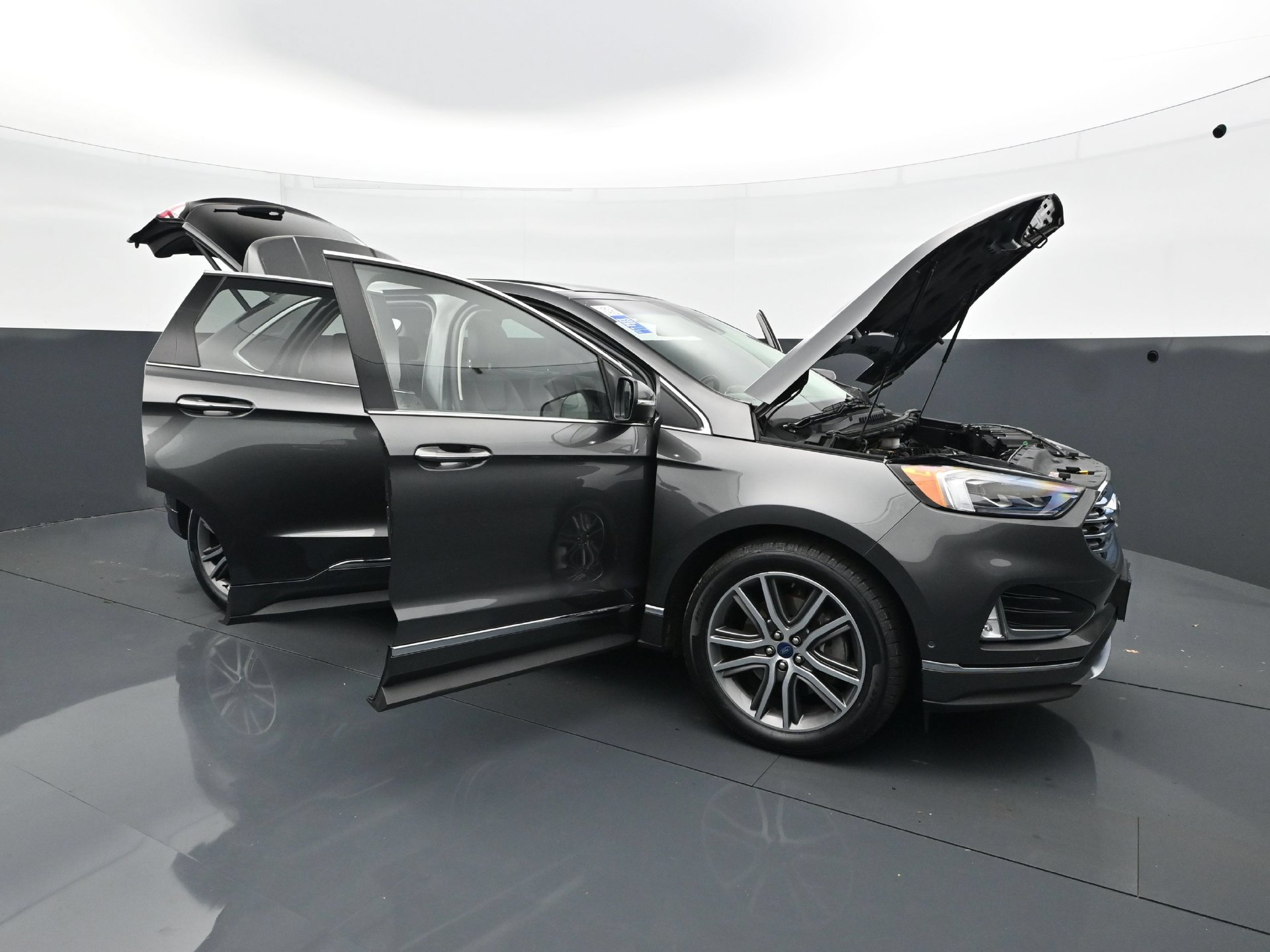 Used 2019 Ford Edge Titanium w/ Equipment Group 301A AWD/4WD image 35