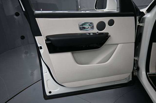 Certified 2022 Rolls-Royce Cullinan w/ Dark Exterior Package AWD/4WD image 15