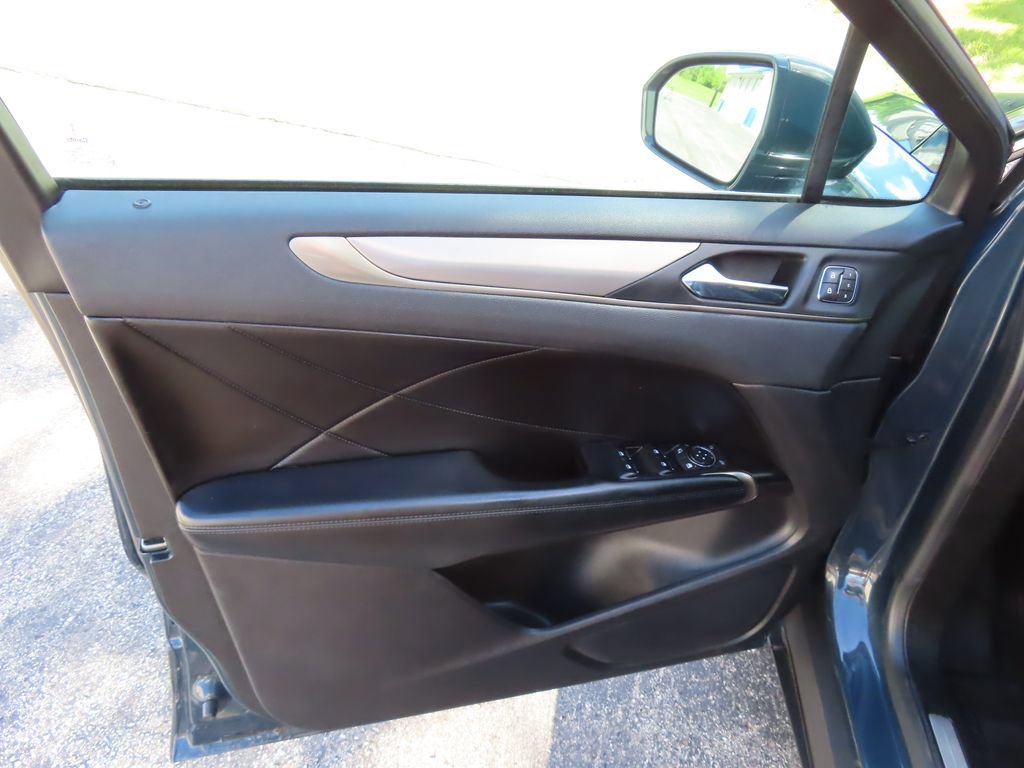 Used 2019 Lincoln MKC Reserve AWD/4WD image 30