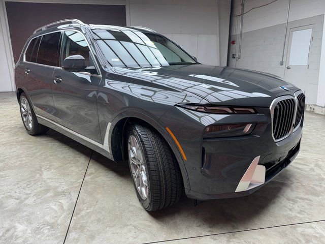 Used 2026 BMW X7 xDrive40i AWD/4WD image 7