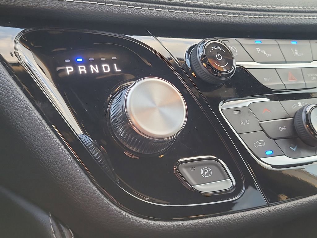 Certified 2025 Chrysler Pacifica Limited image 27