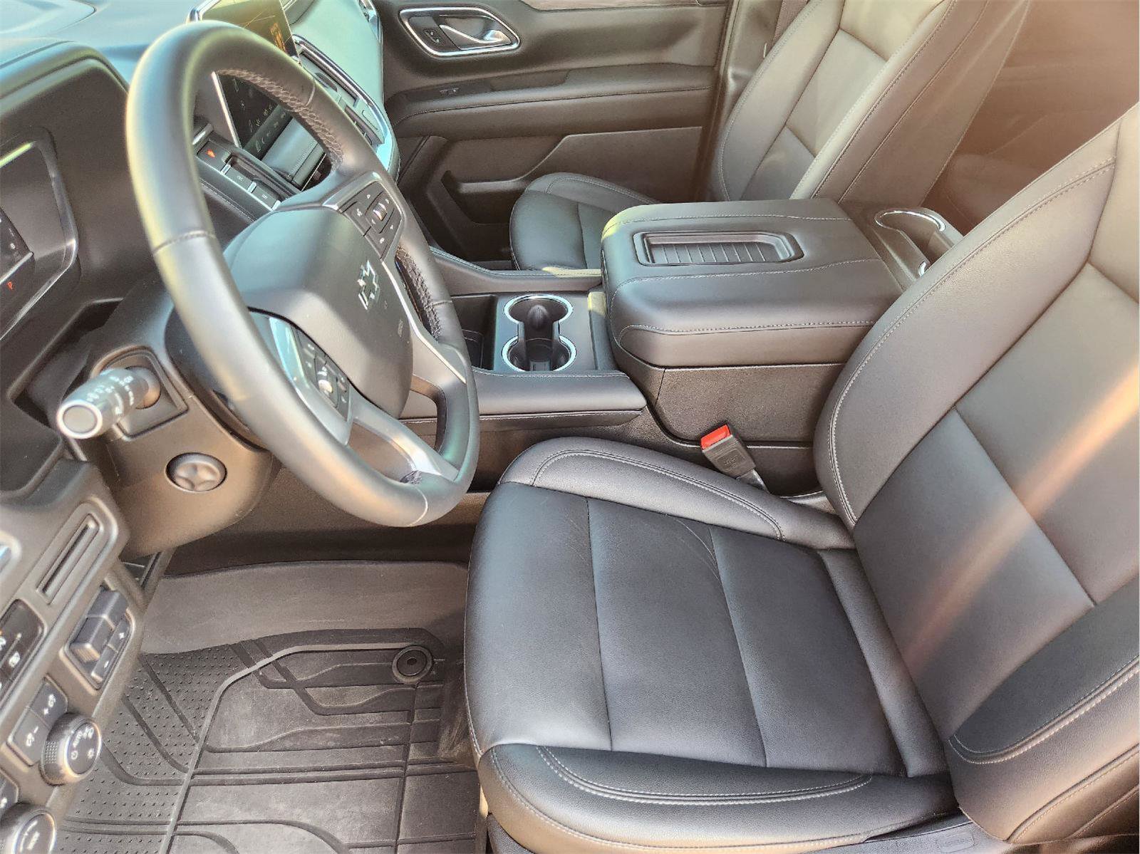 Used 2024 Chevrolet Tahoe Z71 w/ Luxury Package AWD/4WD image 13