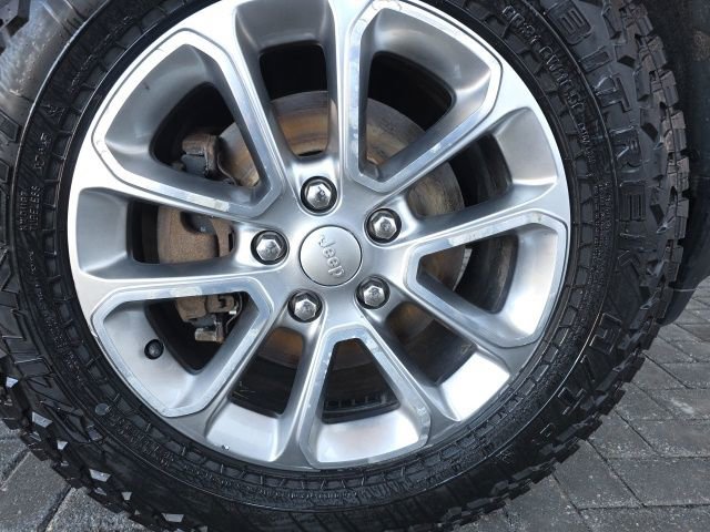 Used 2016 Jeep Grand Cherokee Limited AWD/4WD image 7