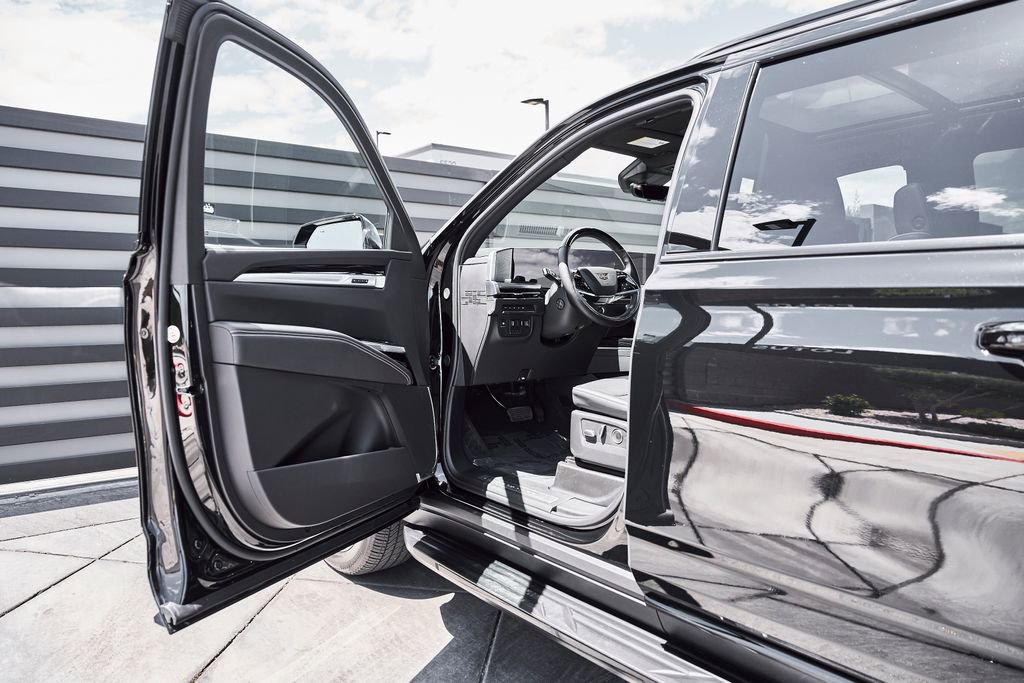 Used 2025 Cadillac Escalade ESV Sport AWD/4WD image 30