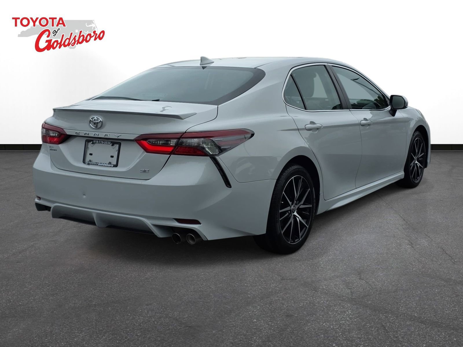 Used 2023 Toyota Camry SE FWD image 5