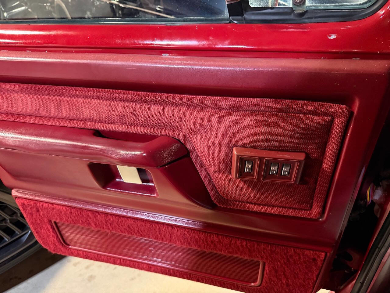 Used 1992 Dodge D/W Truck 250 image 2