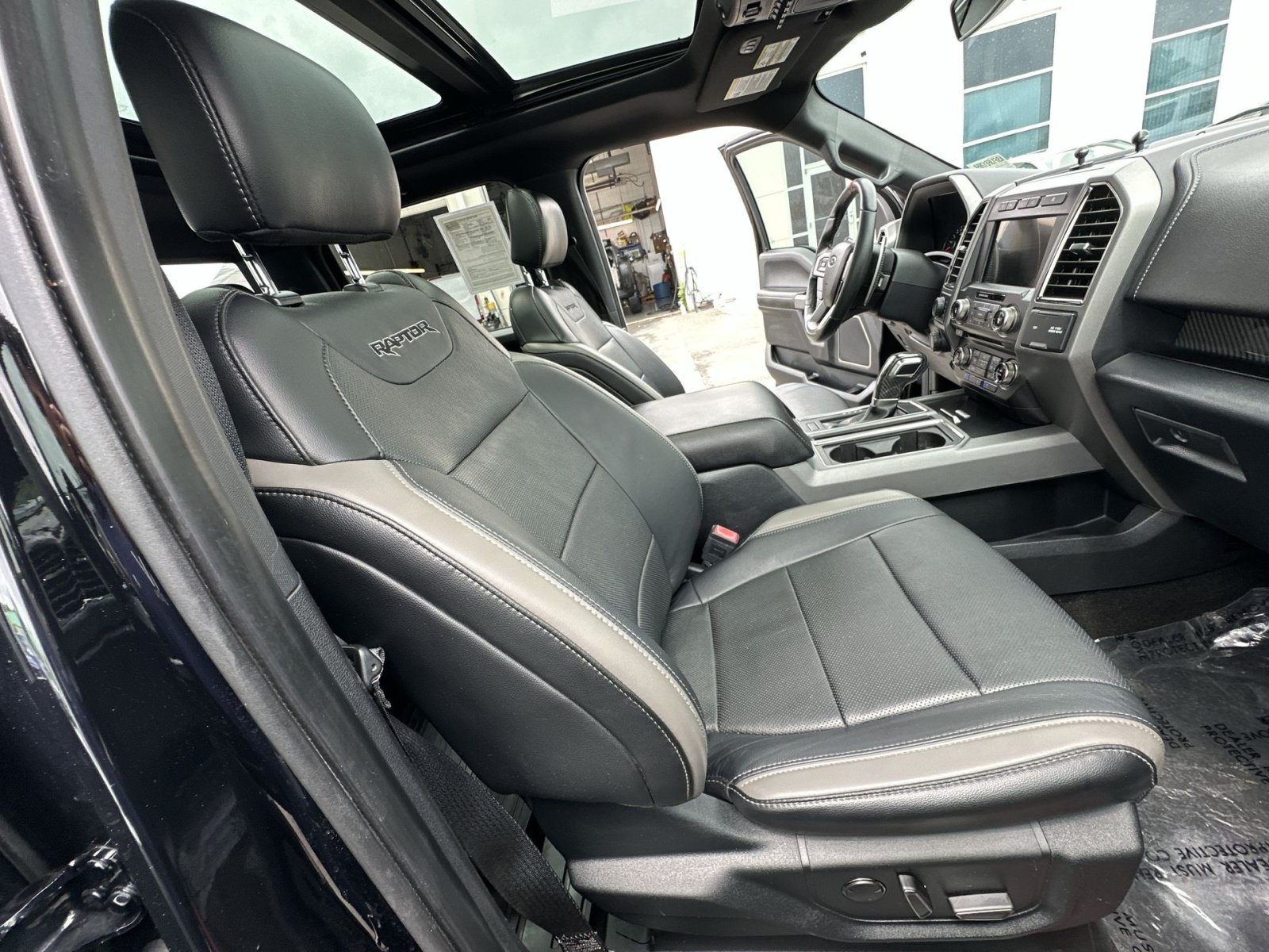 Used 2018 Ford F150 Raptor w/ Equipment Group 802A Luxury AWD/4WD image 35