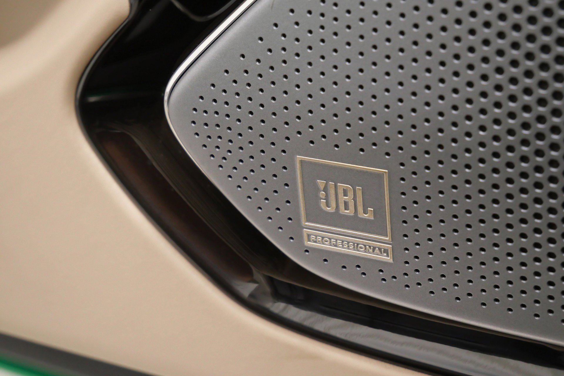 Used 2024 Ferrari Roma Spider image 28