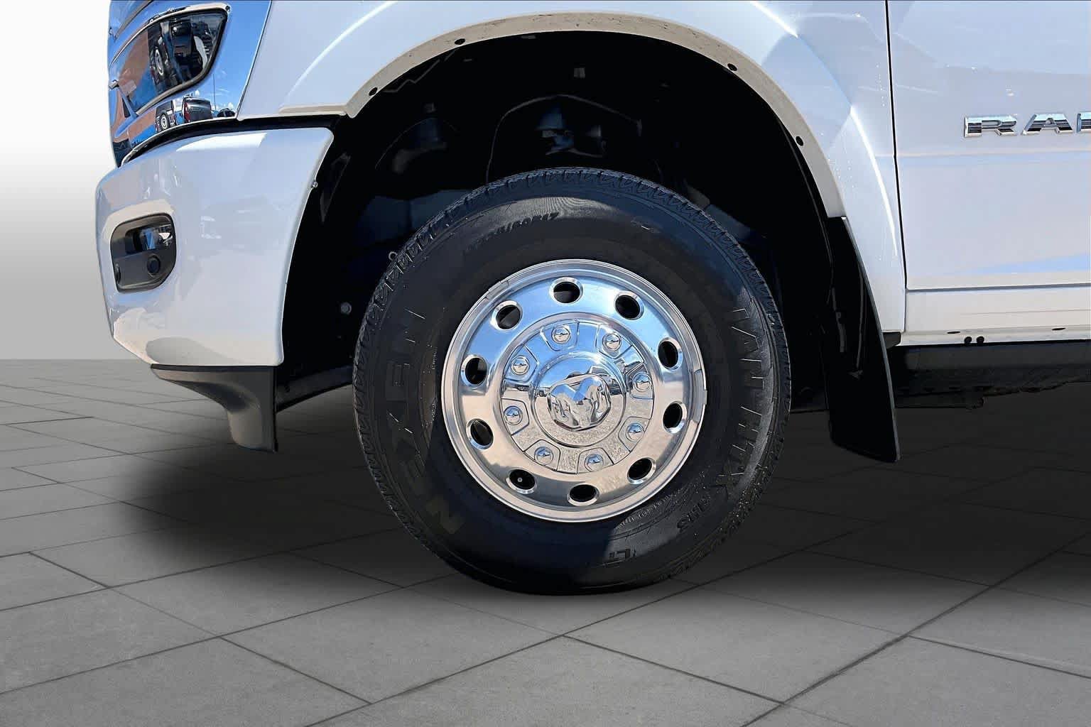 Used 2025 RAM 3500 Longhorn AWD/4WD image 11