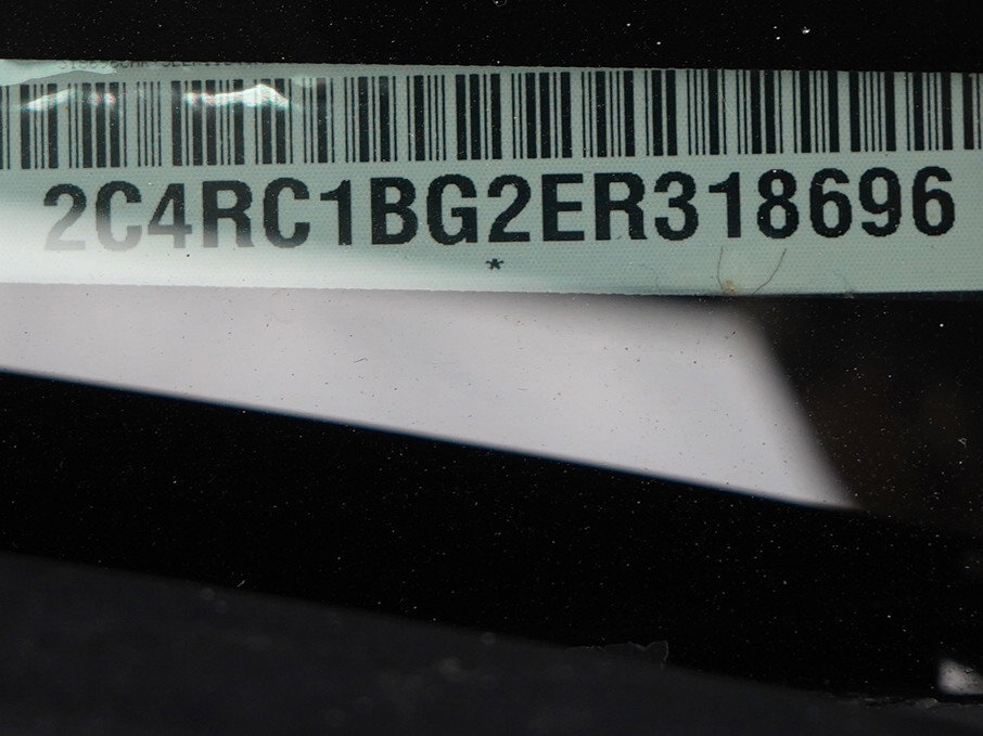 Used 2014 Chrysler Town & Country Touring FWD image 34