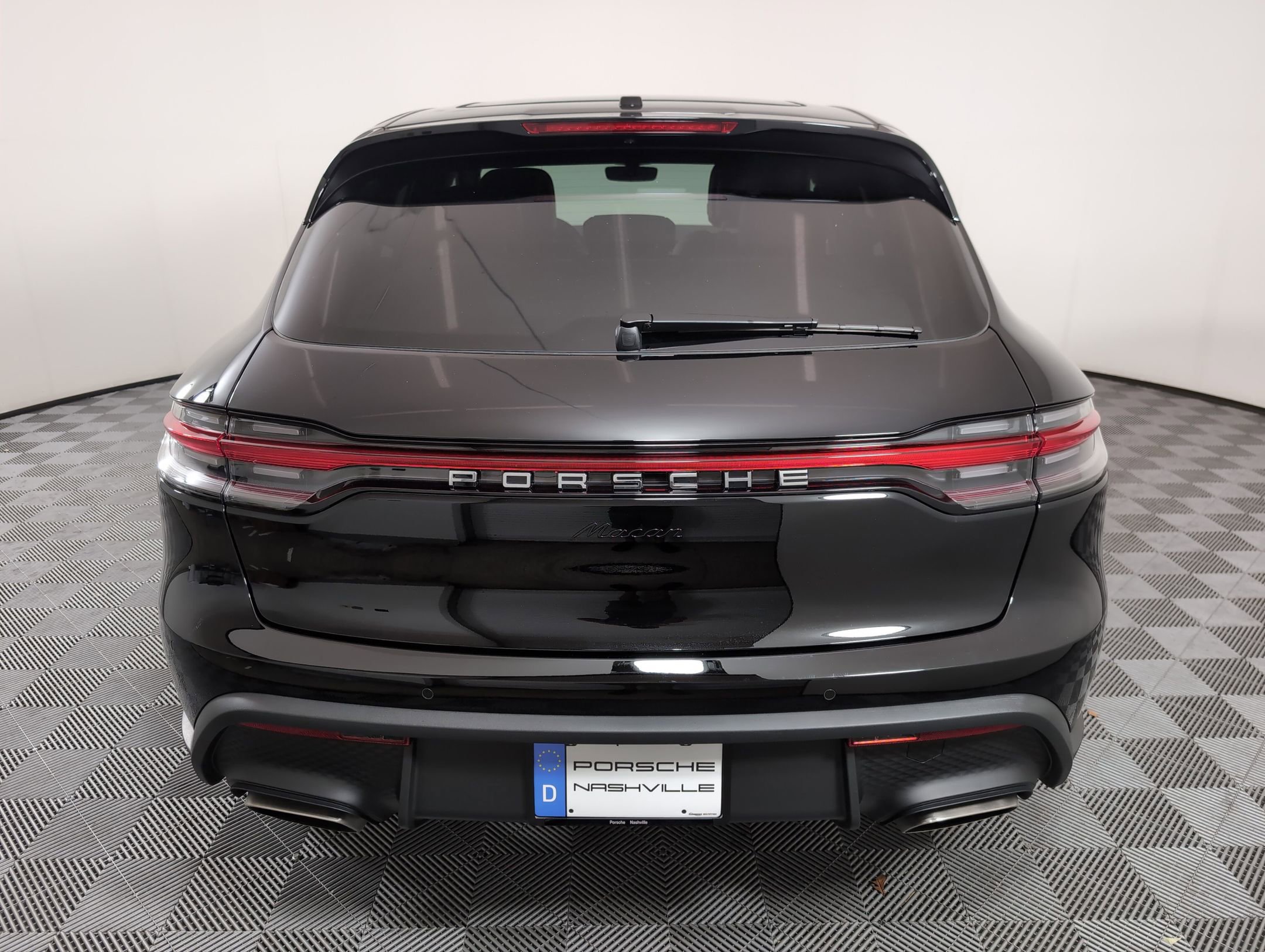 Certified 2025 Porsche Macan AWD/4WD image 7