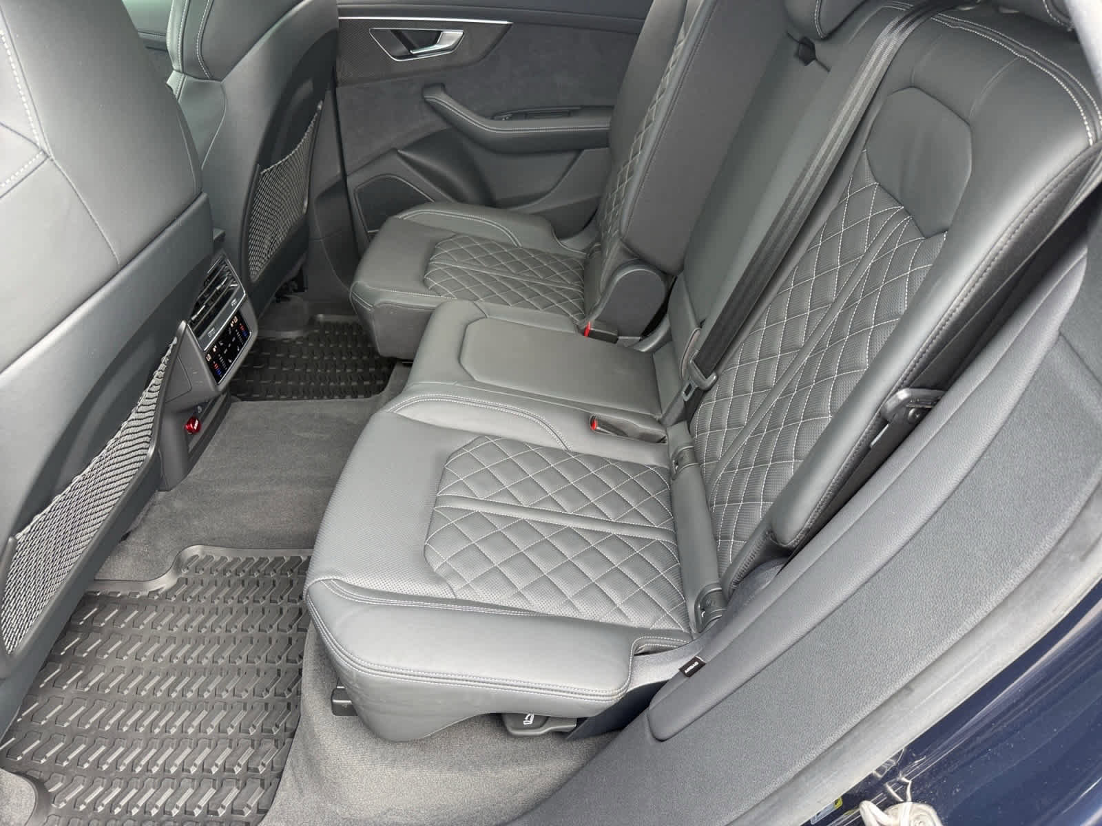 Used 2023 Audi SQ8 Prestige image 11