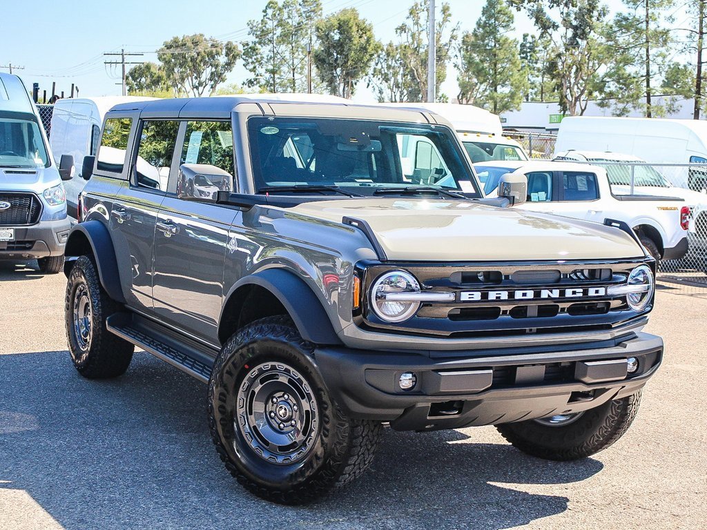 New 2025 Ford Bronco Outer Banks image 1