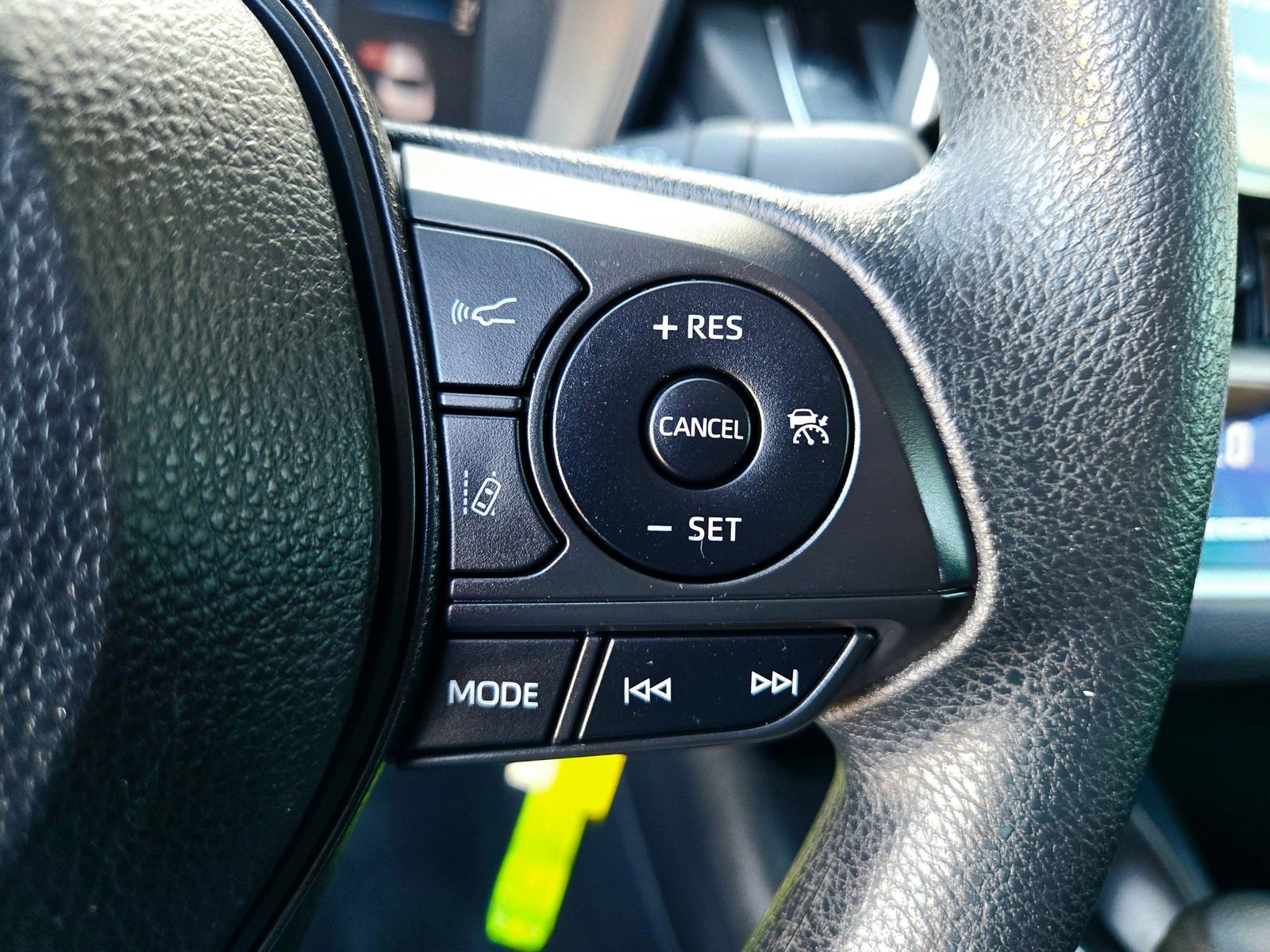 Used 2020 Toyota Corolla LE image 12