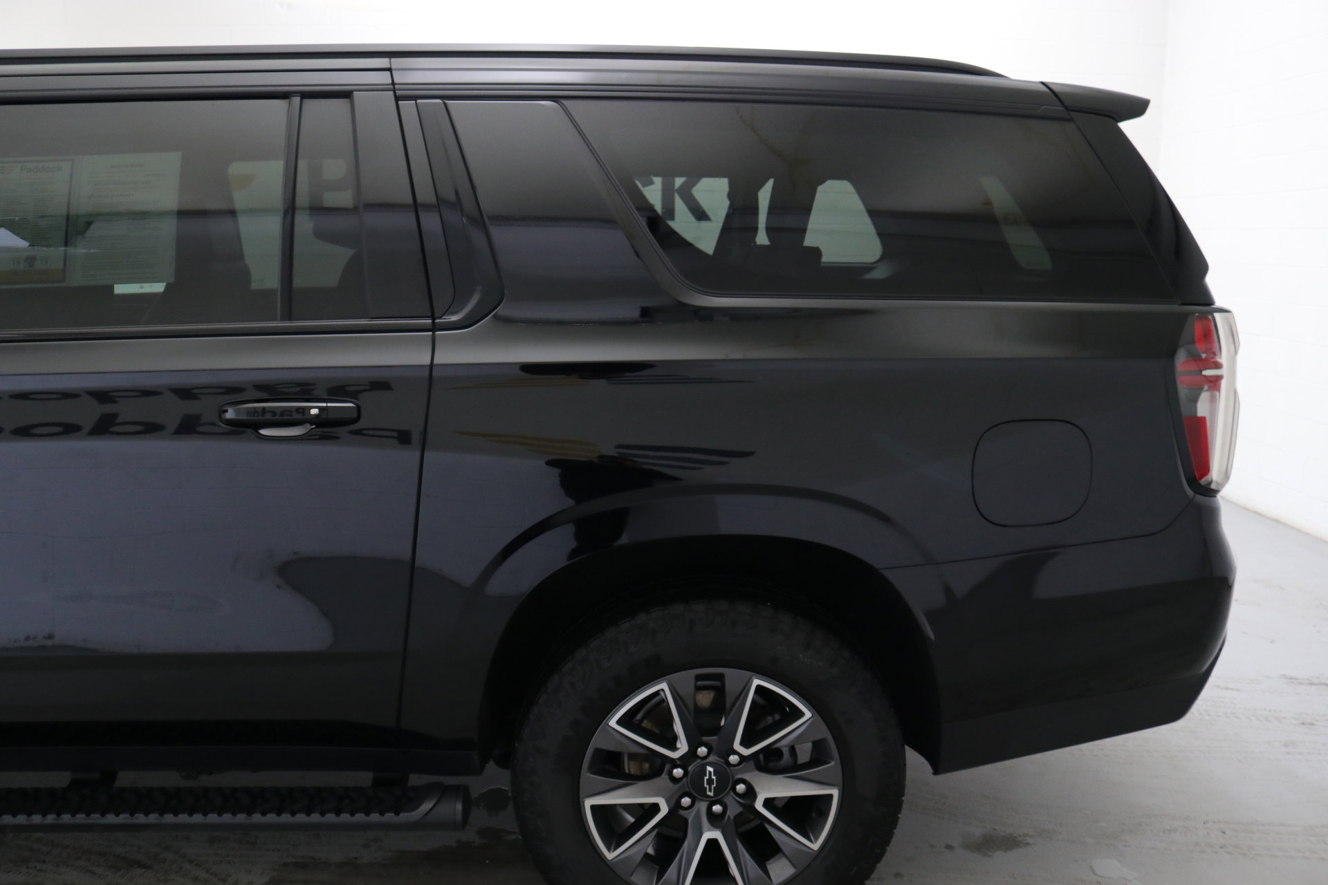 Used 2023 Chevrolet Suburban Z71 w/ Luxury Package image 5