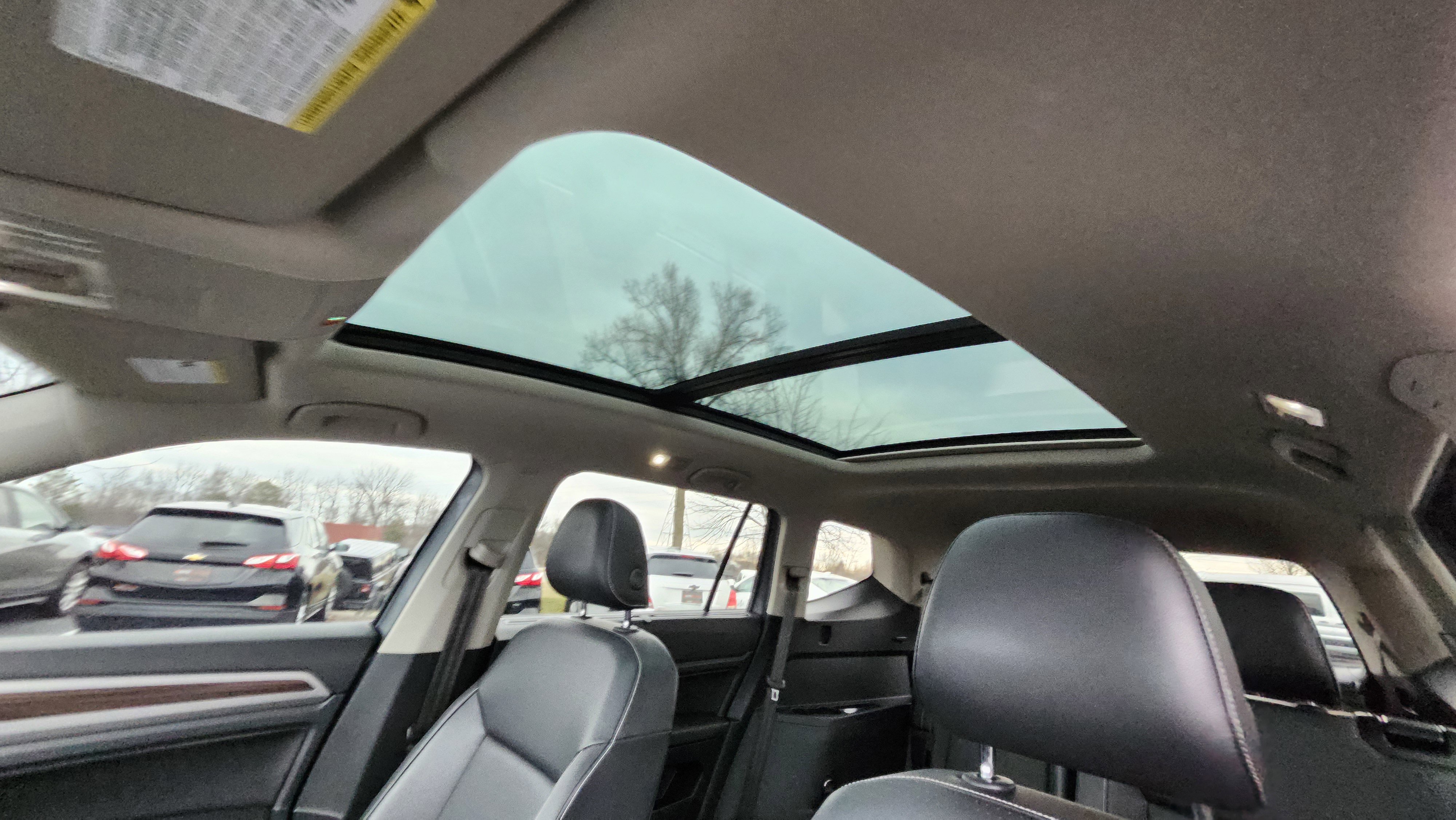 Used 2021 Volkswagen Atlas SE w/ Panoramic Sunroof Package image 2