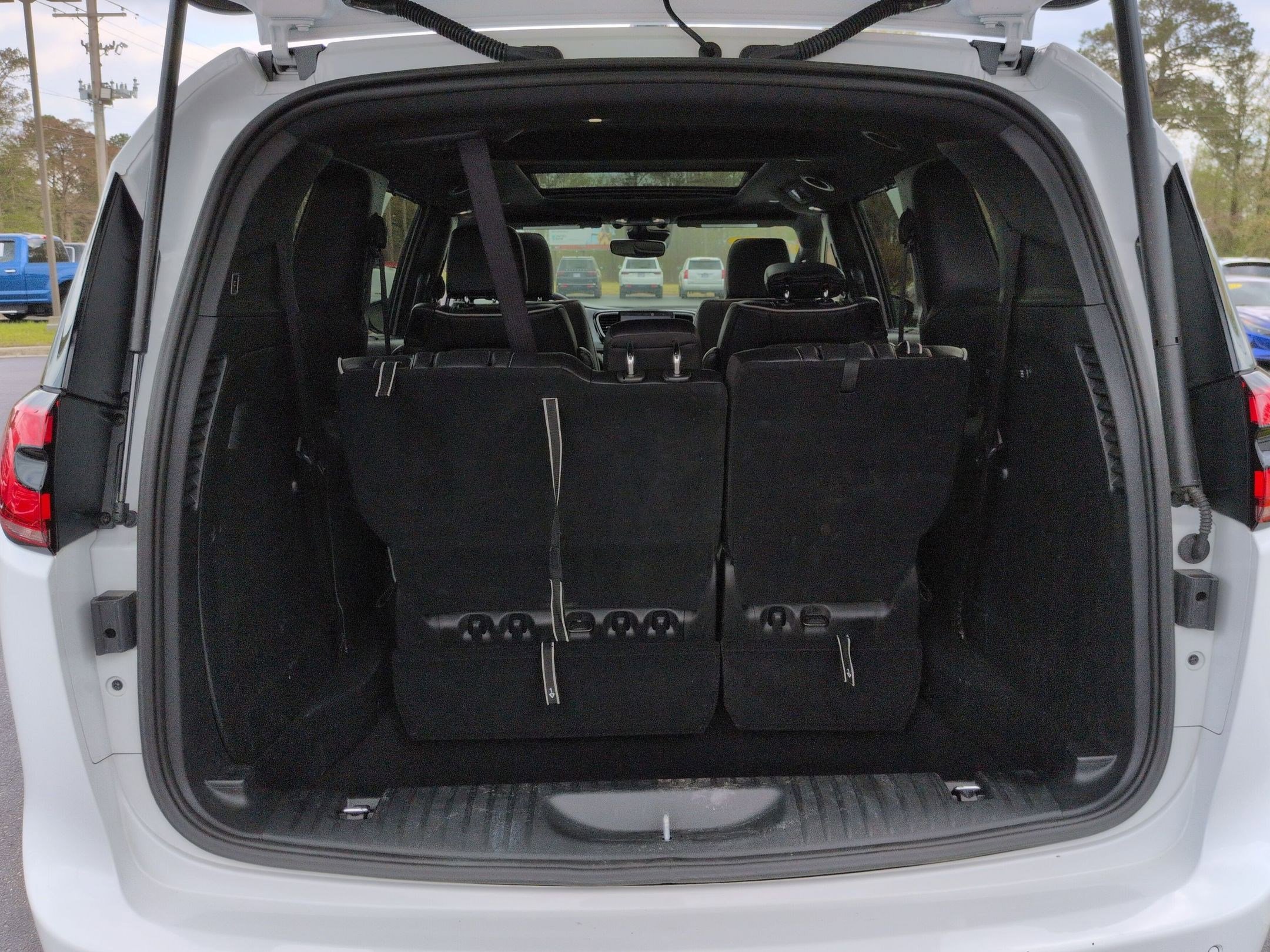 Used 2025 Chrysler Pacifica Limited FWD image 20