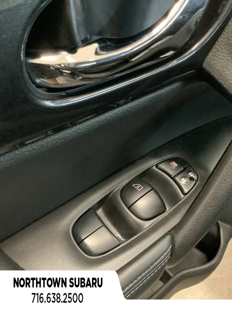 Used 2020 Nissan Rogue SV AWD/4WD image 18
