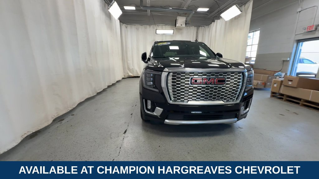 Used 2022 GMC Yukon Denali w/ Denali Premium Package AWD/4WD image 3