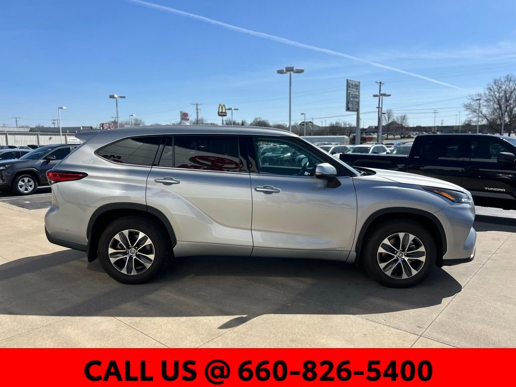 Used 2022 Toyota Highlander XLE image 3